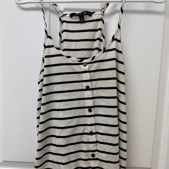 Black and white tank top - Picture 2 of 4